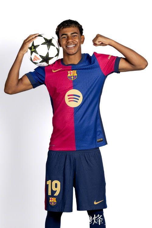 2:0!拉神梅开二度,亚马尔毫无贡献,巴萨获7连胜,狂甩皇马7分 2:0!拉神梅开二度,亚马尔毫无贡献,巴萨获7连胜,狂甩皇马7分